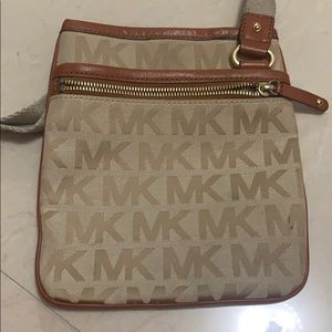 Like new adorable MK crossbody bag!!